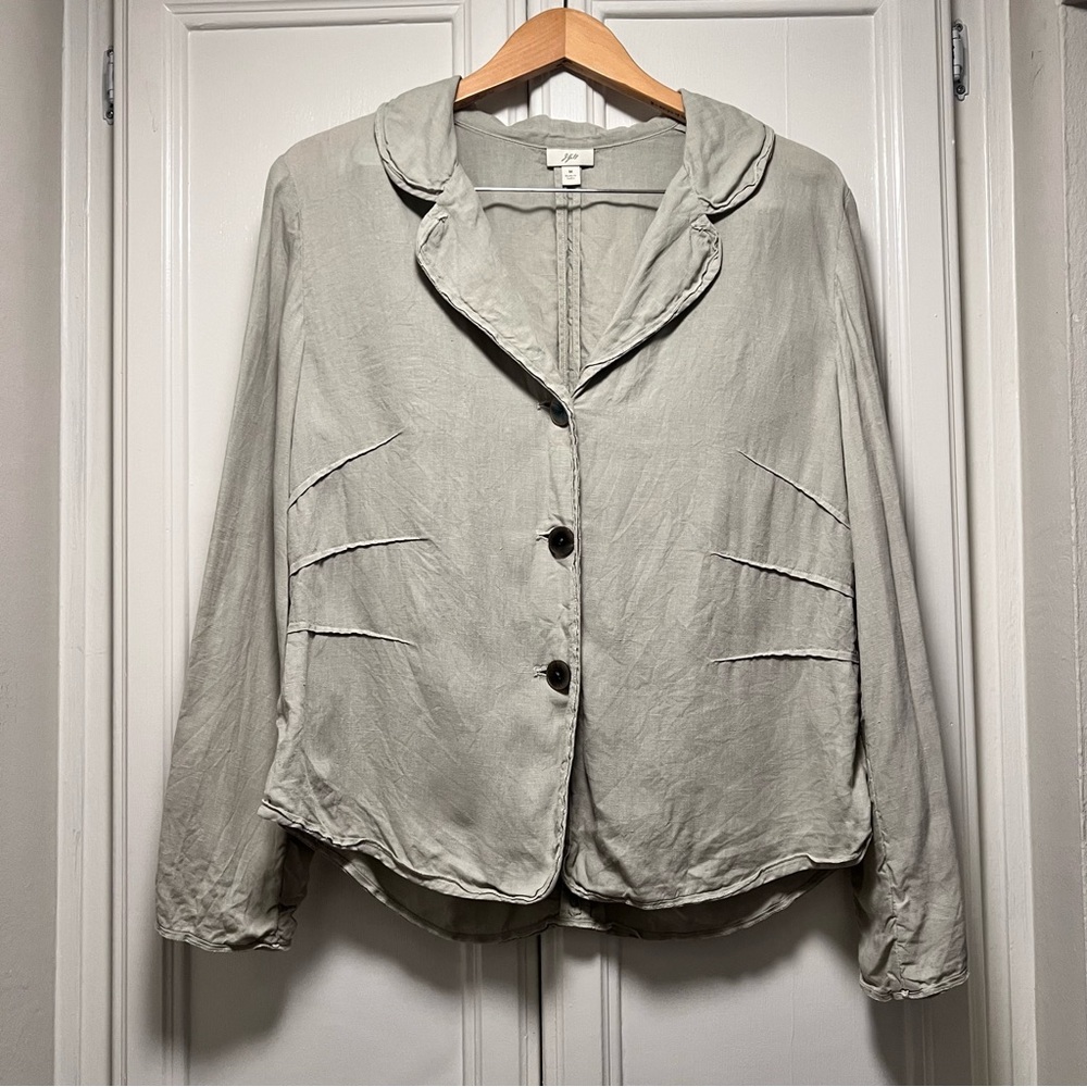 J JILL 100% Linen Beige
Button Blazer Lagenlook Raw Hem
Lagenlook Size Medium